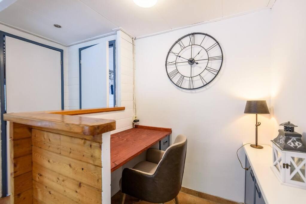 Spacious Wooden Cottage With Infra-Red Sauna At Veluwe Putten Exterior foto