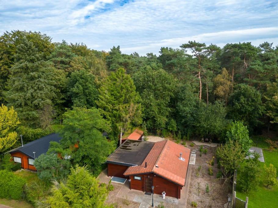 Spacious Wooden Cottage With Infra-Red Sauna At Veluwe Putten Exterior foto